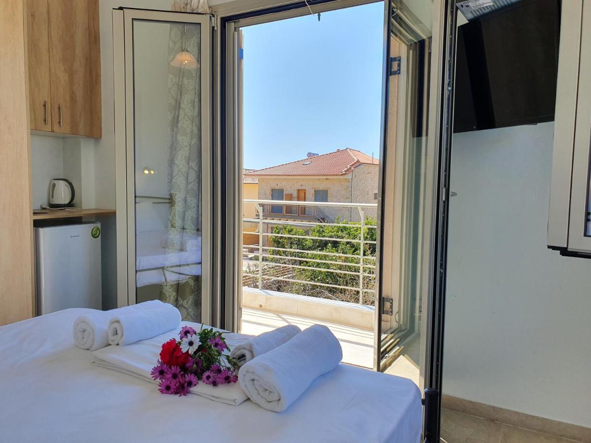 Tasos Rooms สตูปา ภายนอก รูปภาพ